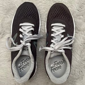 NEW BALANCE Fresh Foam Black Women’s Sneakers Size 6